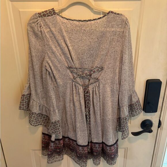 Anthropologie Ryu Gray and Black Tiered Bell Sleeve Tunic - Picture 6 of 7